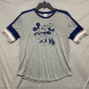 Disney T-Shirt Minnie Kissing Mickey Gray Size | Small